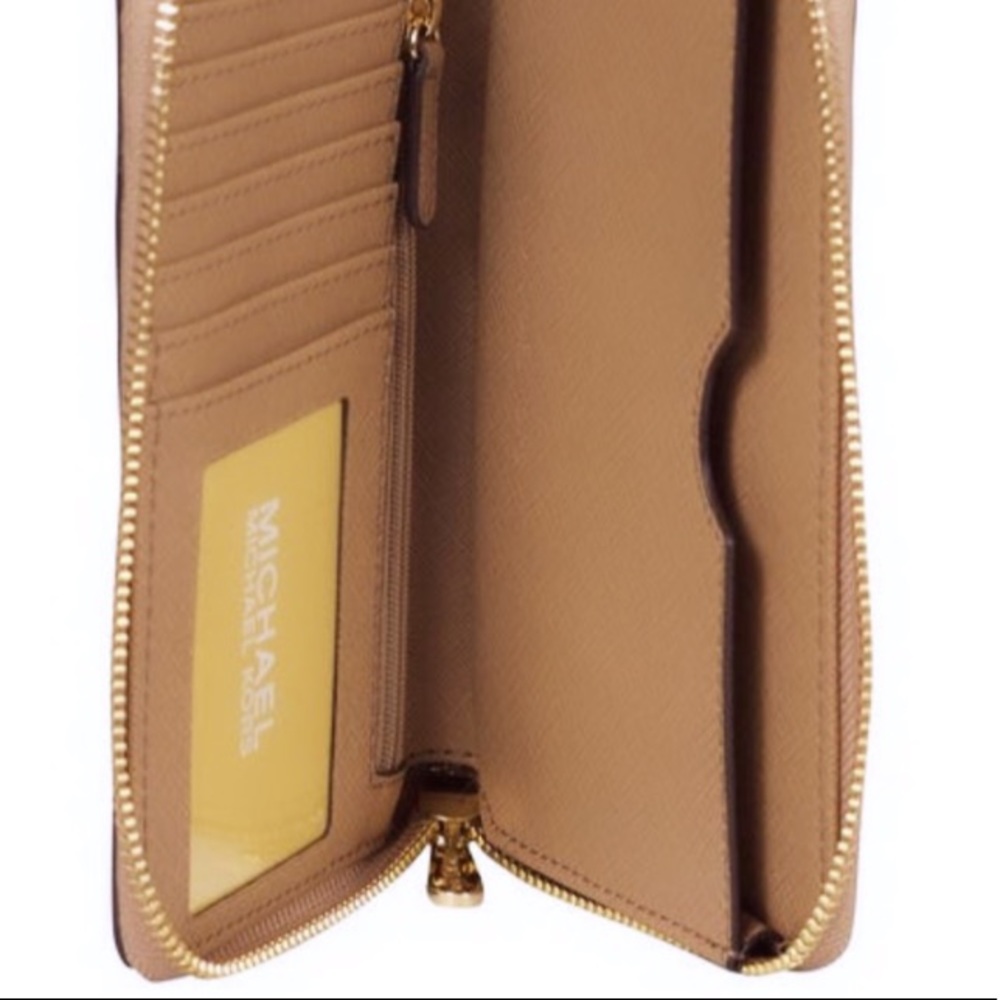 🔥Michael Kors Phonecase Leather Wristlet Wallet🔥 - Picture 4 of 5